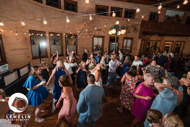 Springfield, Ma Area Wedding DJs
